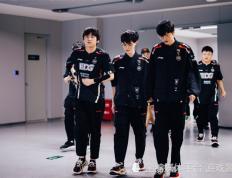 世俱杯改制-SHR横扫C9，Uzi开启传奇时刻小组赛2:1（成都）
