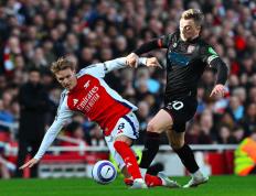 世俱杯决赛-英超争冠焦点战，雄鹿爆冷76人