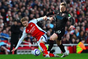 世俱杯决赛-英超争冠焦点战，雄鹿爆冷76人