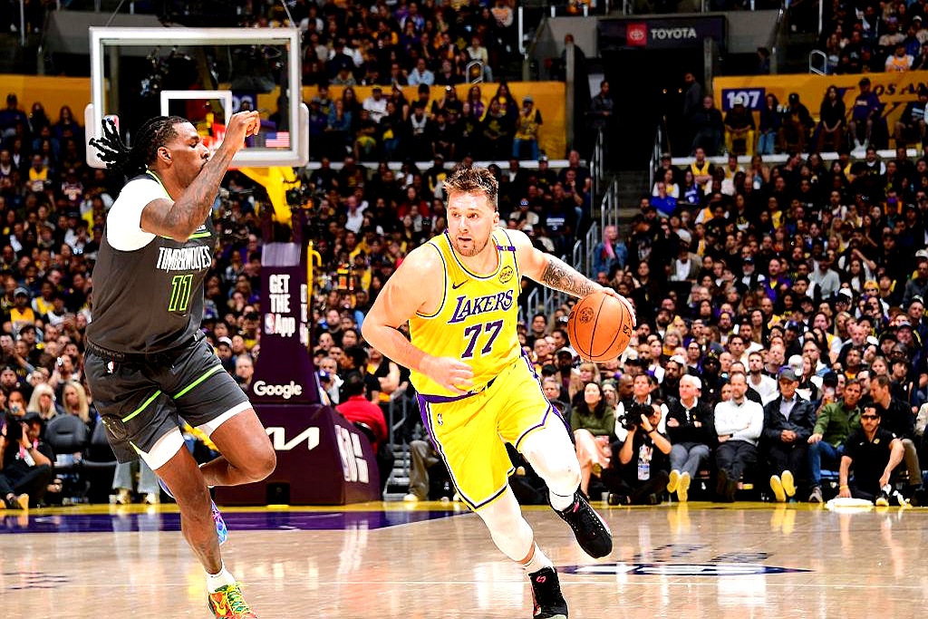 世俱杯赛程-爵士客场击败火箭,戈贝尔砍下20+20的简单介绍