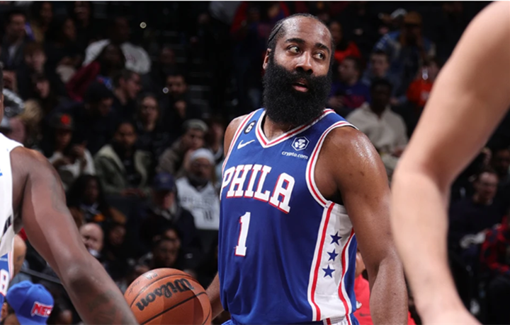 世俱杯决赛-篮网险胜国王，哈登完成帽子戏法的简单介绍