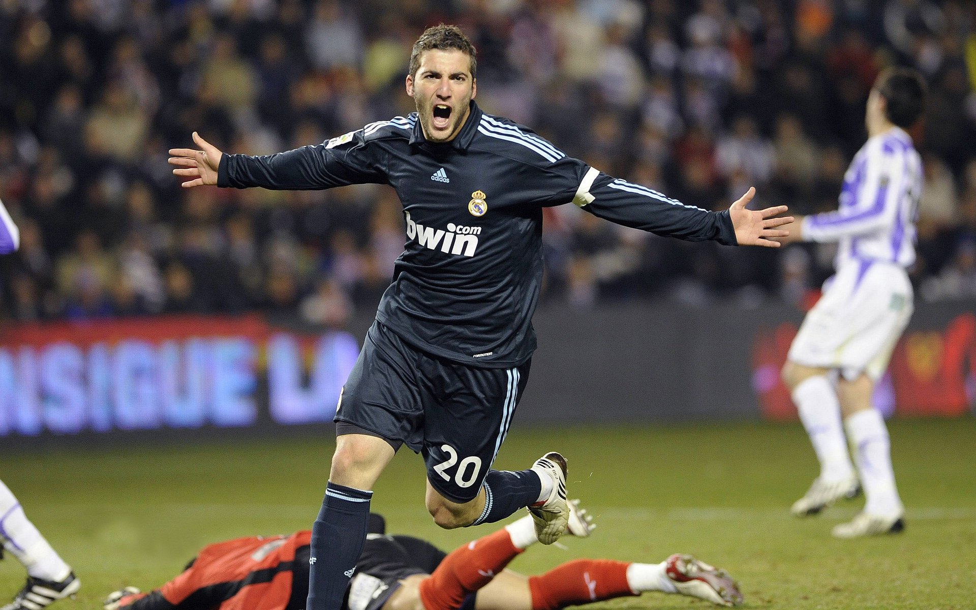 世俱杯分组-蓝色风暴，斯坦福桥的战术引擎如何驱动F1赛道的终极超车